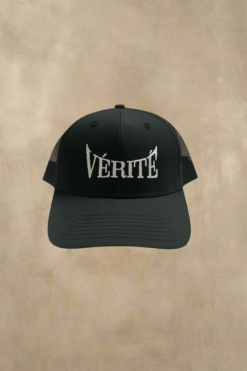 VÉRITÉ "WINGS HAT"